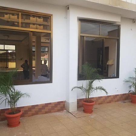 Hotel Huffalo Moshi Esterno foto