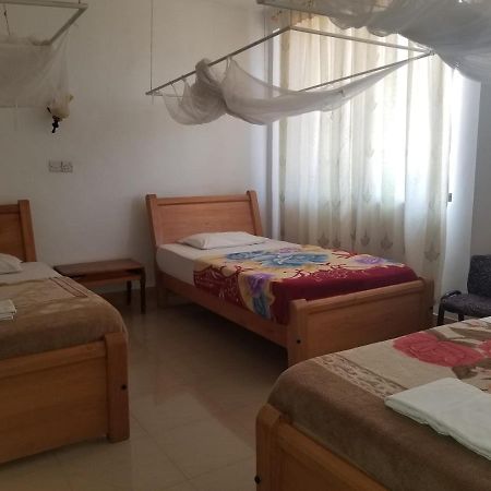 Hotel Huffalo Moshi Esterno foto