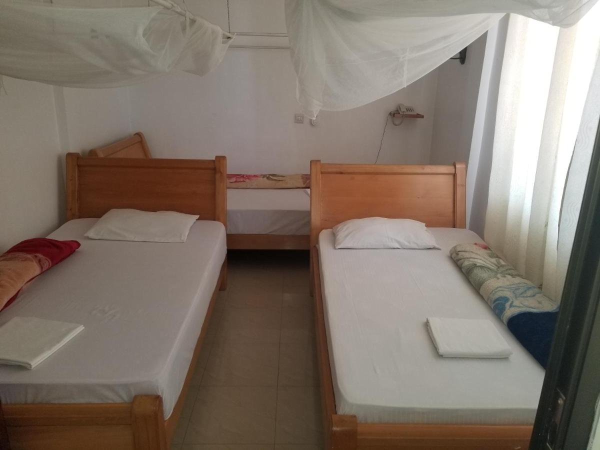 Hotel Huffalo Moshi Esterno foto