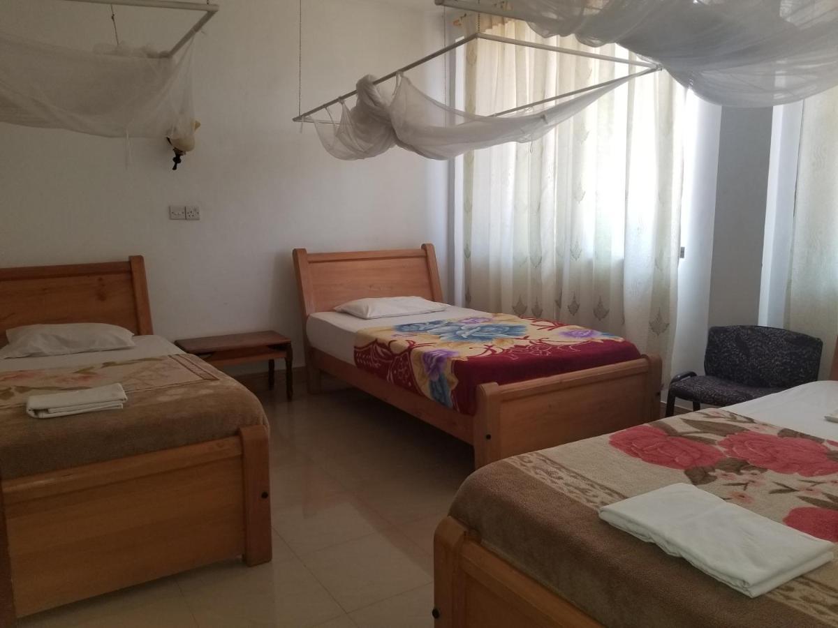 Hotel Huffalo Moshi Esterno foto